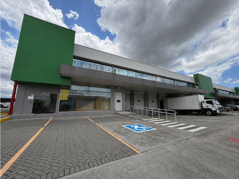 Galera en Alquiler Don Bosco Zona Uno 1,141 m²