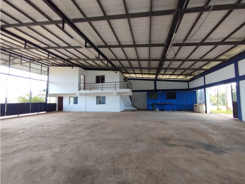 Hangar en Venta en Calzada Larga con Oficina y Apartamento $120,000 — foto 6