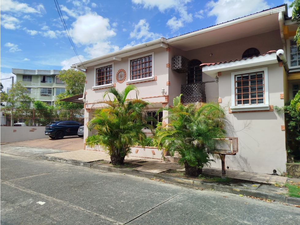 Casa Comercial en Parque Lefevre | 302 m² | Venta
