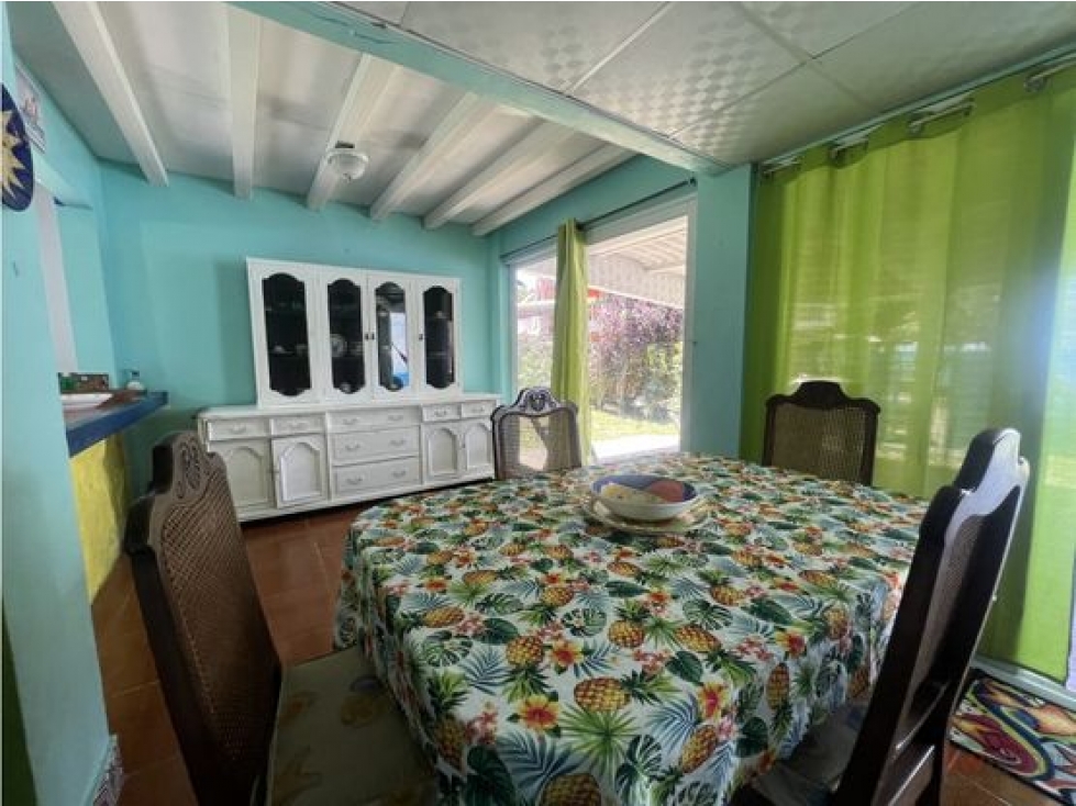 Casa Frente al Mar con Vista a Isla Grande La Guaira, Colón - 4