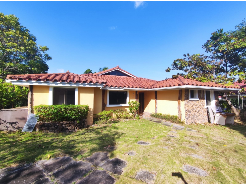 Venta de Casa con Piscina en Coronado Remate Bancario