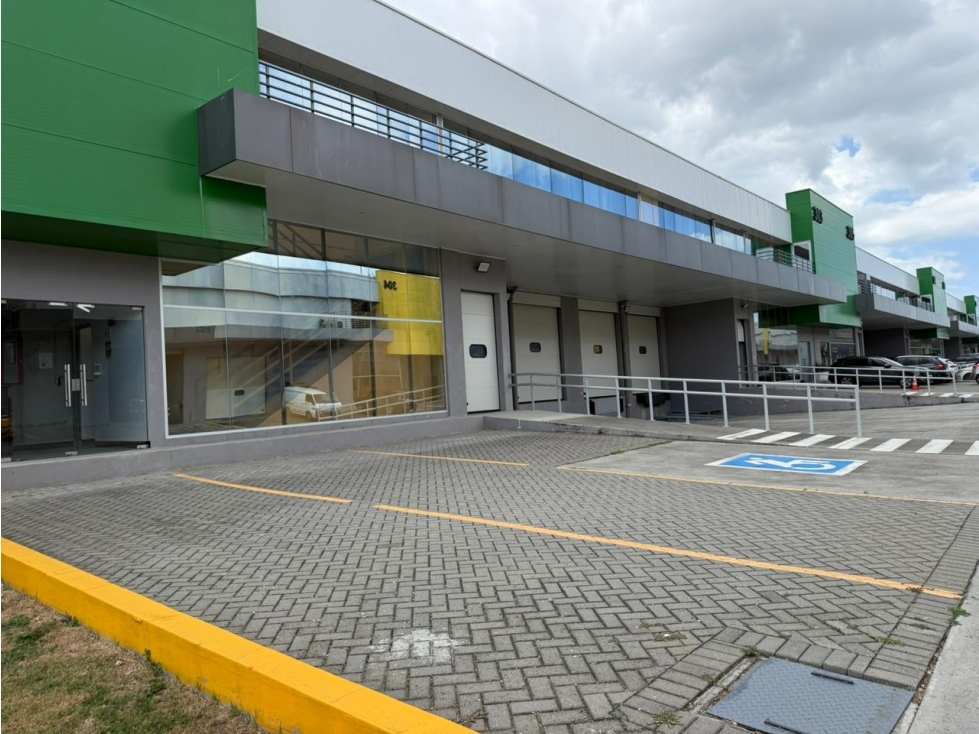 Galera en Alquiler Don Bosco Zona Uno 1,141 m² — foto 2