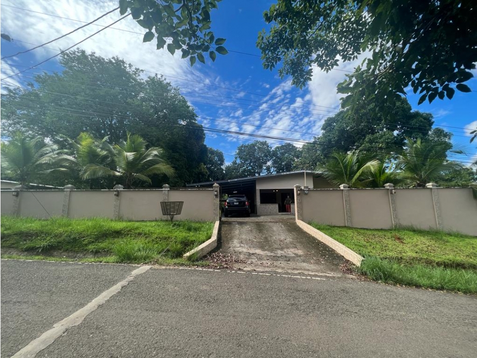 Venta de Casa con Amplio Terreno en Vista Alegre, Arraiján