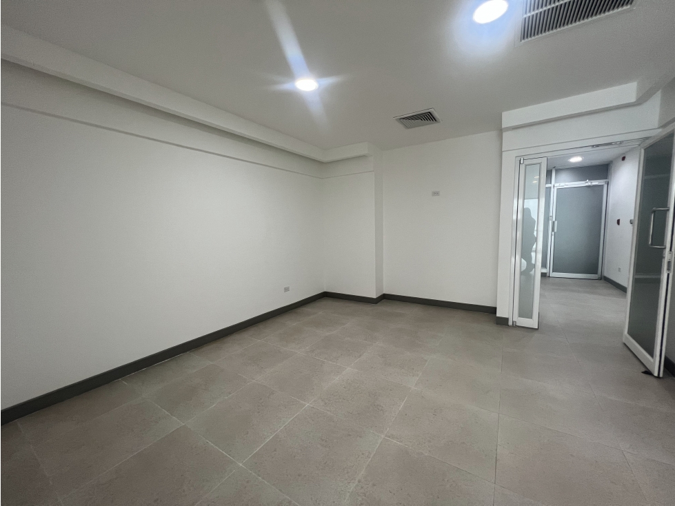 Oficina en BMW Center, Costa del Este 135 m²