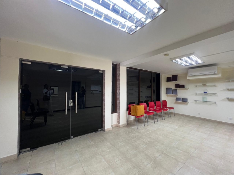 Edificio Comercial en Alquiler en El Ingenio Vía Principal - 5