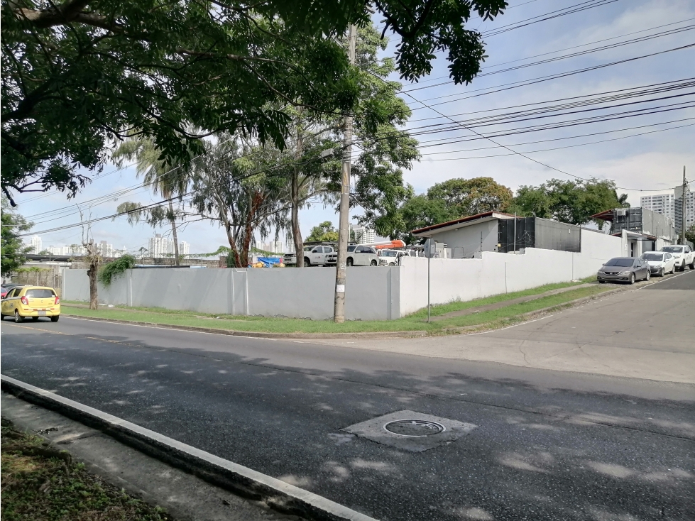 Terreno en Venta Avenida Santa Elena, Parque Lefevre
