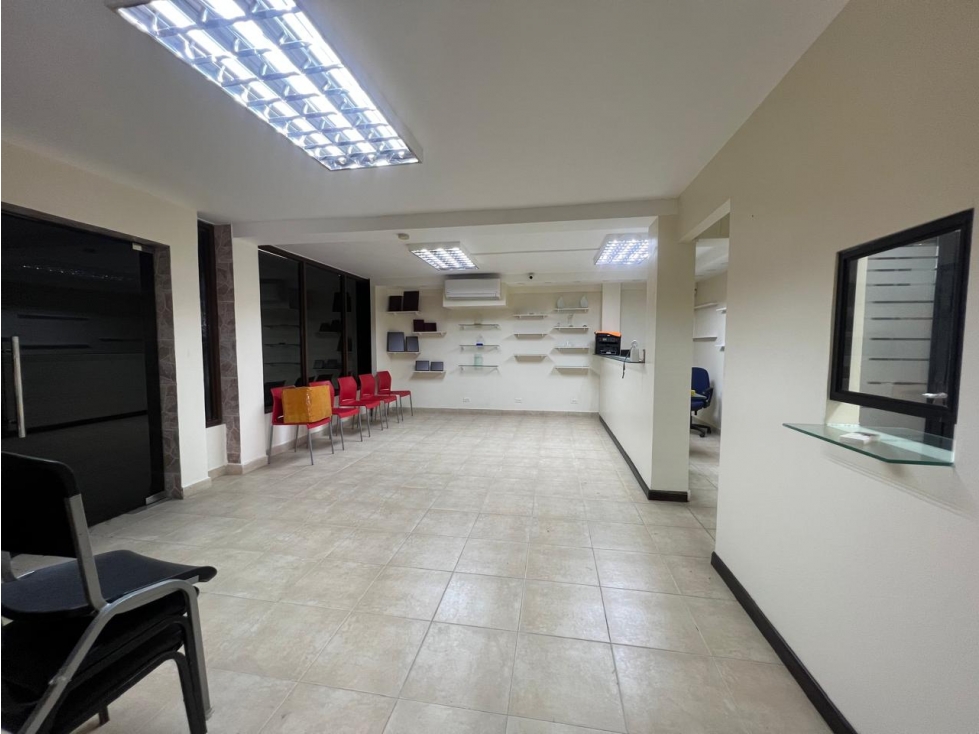 Edificio Comercial en Alquiler en El Ingenio Vía Principal - 4