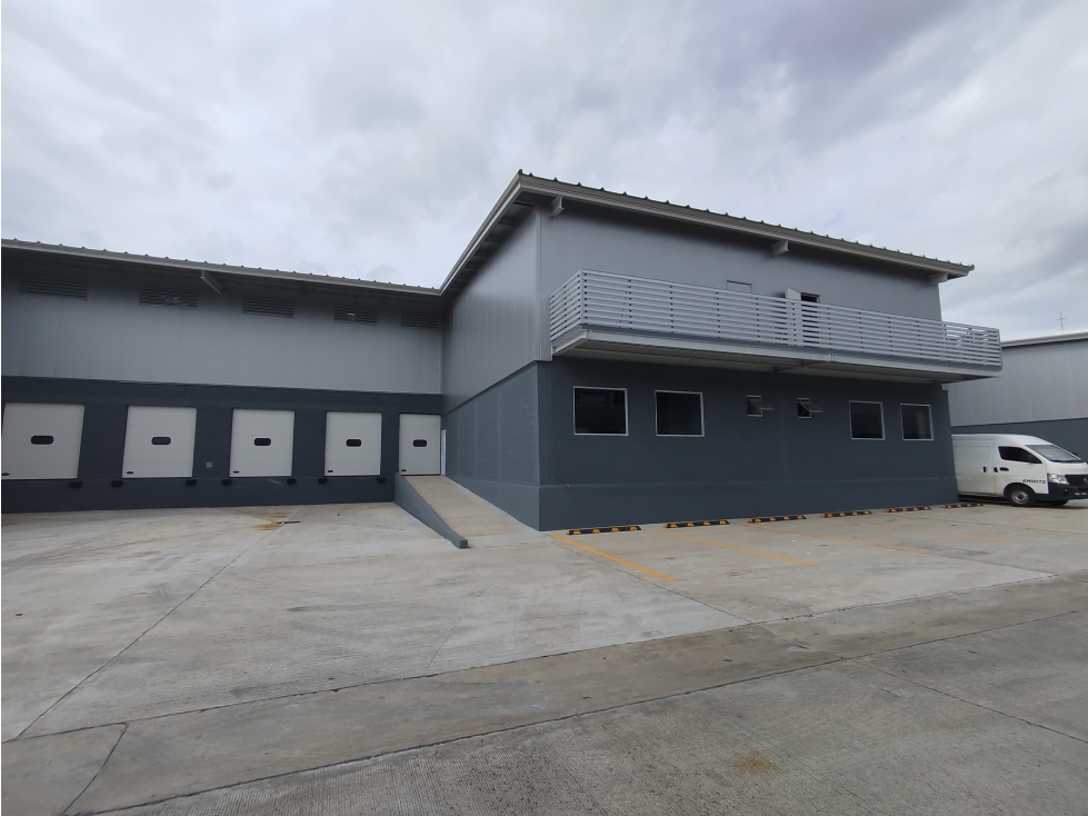 ALQUILER DE GALERA DE 710 m² CENTRO LOGÍSTICO LLANO BONITO