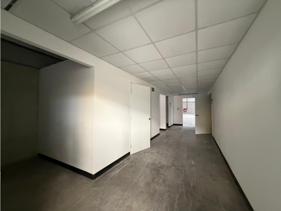 Galera en Alquiler Don Bosco Zona Uno 1,141 m² — foto 4