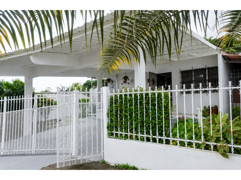 Casa con jardín y terraza en El Bosque
