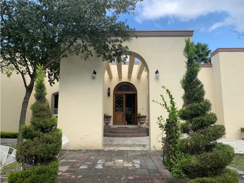 Residencia en venta Carretera Nacional 2600 m2 de Terreno Oportunidad