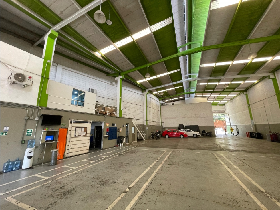En Venta Bodega en Girón (Barrio La Esmeralda) - 3