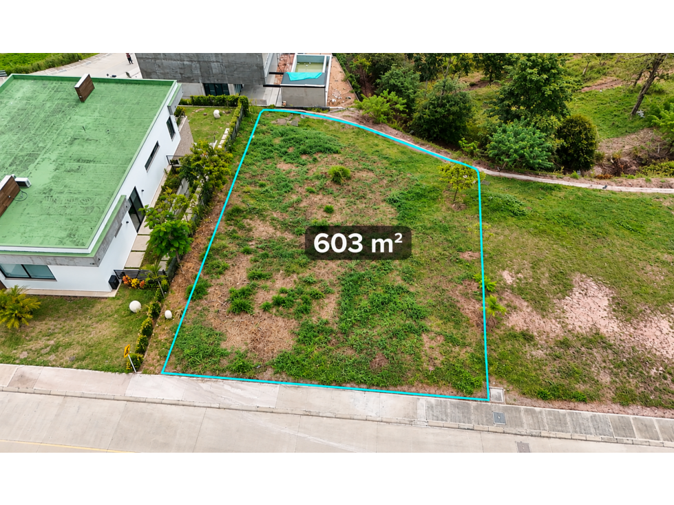 LOTE EN VENTA DE 603 m² BOSQUE MASARYK | CONJUNTO CERRADO - 3