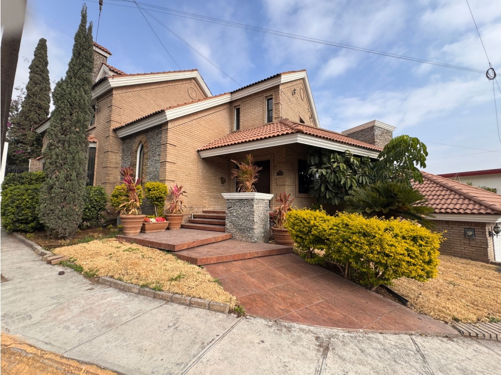 RESIDENCIA EN VENTA CUMBRES QUINTO SECTOR