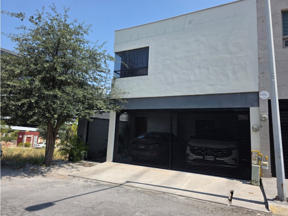 CASA EN VENTA CUMBRES ELITE - 2