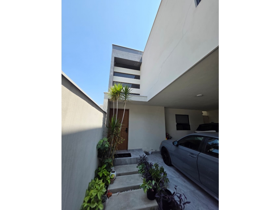 CASA EN VENTA CUMBRES ELITE - 3