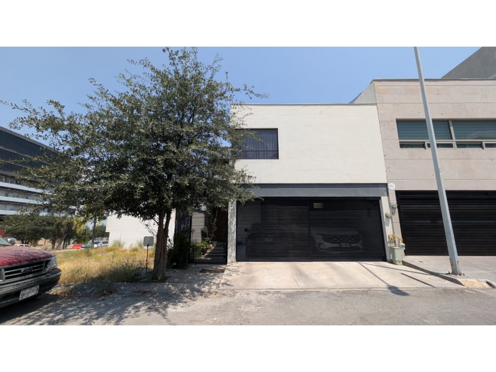 CASA EN VENTA CUMBRES ELITE