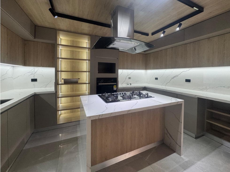 Hermosa Casa Remodelada en Venta | Av. Sur, Pereira