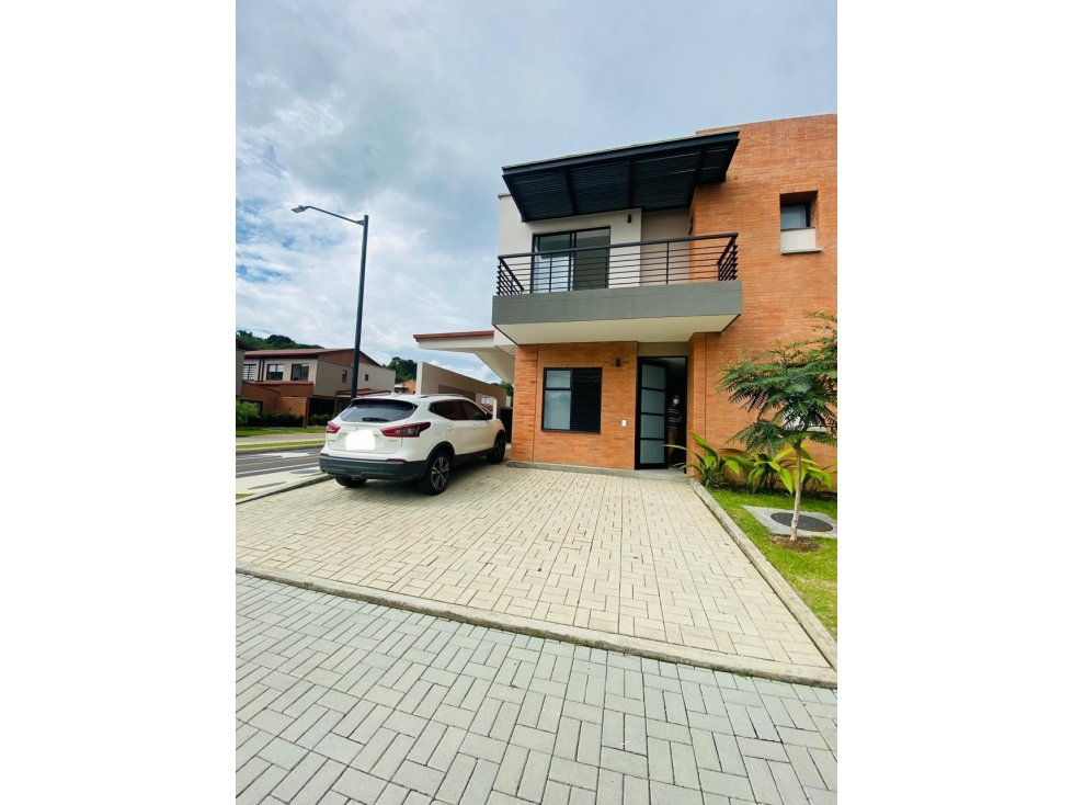 Linda Casa en Venta Conjunto Cerrado, Cerritos, Pereira