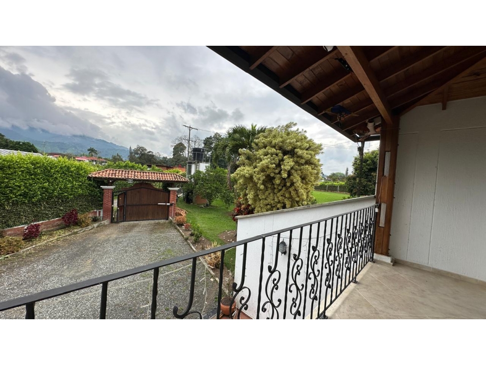HERMOSA CASA CAMPESTRE CON PISCINA EN VENTA, SECTOR COMBIA PEREIRA — foto 5