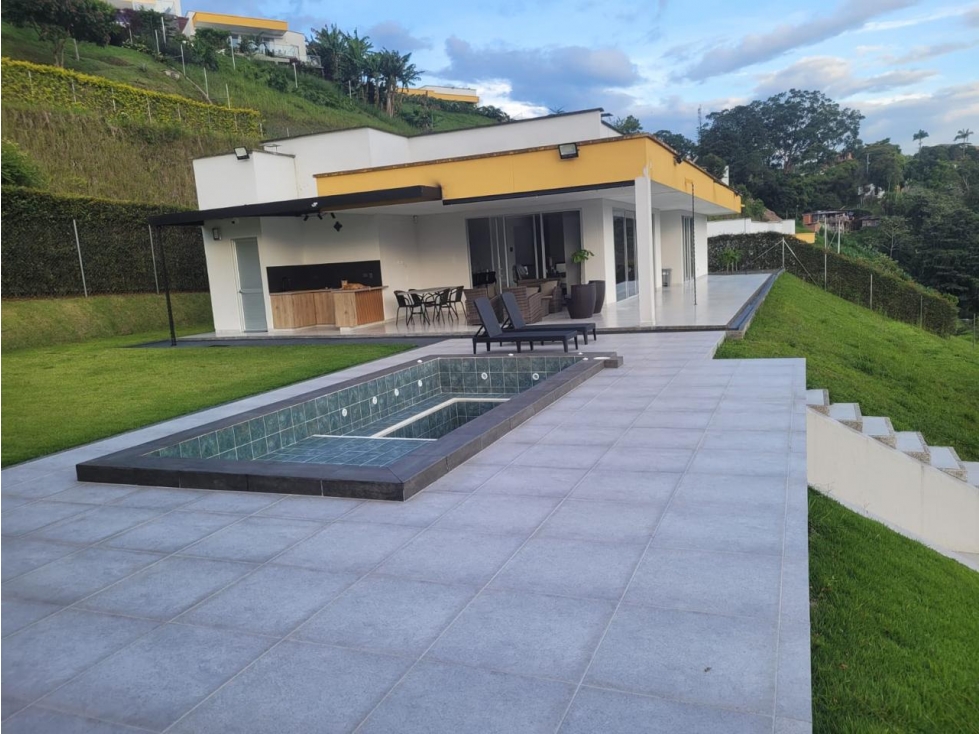 Vendo Linda Casa Campestre, Pereira, Vía Armenia 
