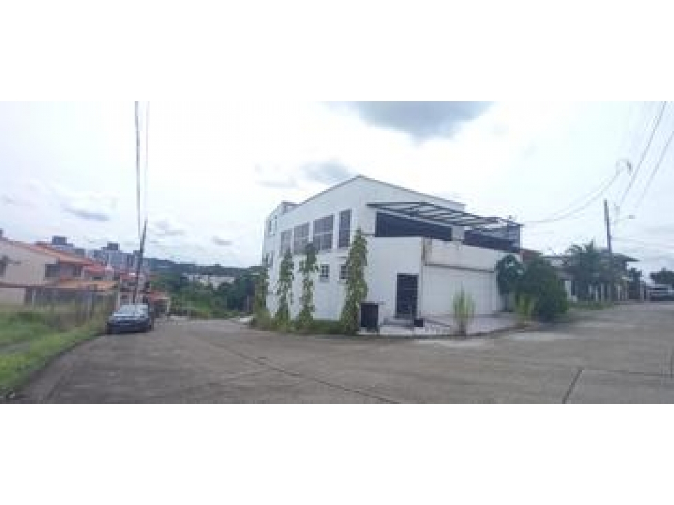 VENTA DE CASA EN ALTOS DE SANTA MARÍA -TUMBA MUERTO- 3 NIVELES