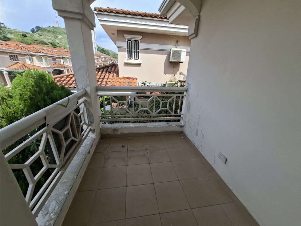 VENTA DE AMPLIA CASA EN ALTOS DE PANAMA - ALTOS DEL COUNTRY 2000