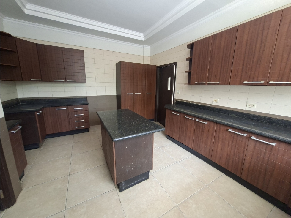 VENTA DE AMPLIA CASA EN ALTOS DE PANAMA - ALTOS DEL COUNTRY 2000 — foto 3