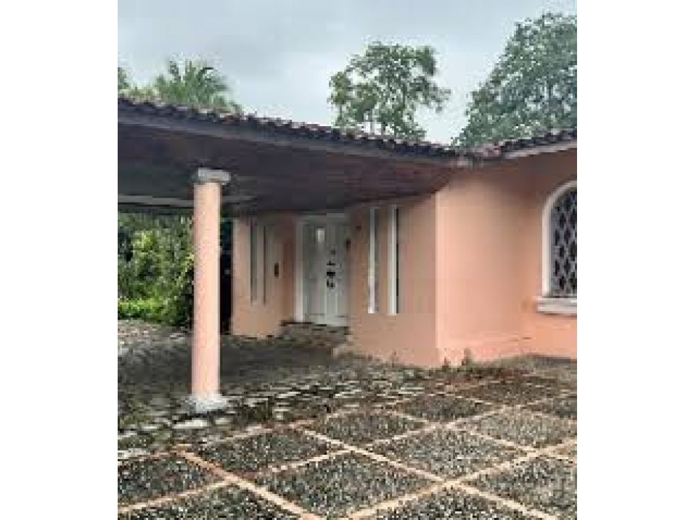 VENTA DE CASA EN ALTOS DEL GOLF - 1,741 M2 DE TERRENO