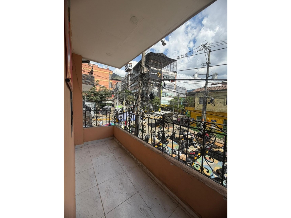 Casa + Terraza en Venta Manrique Central Medellin