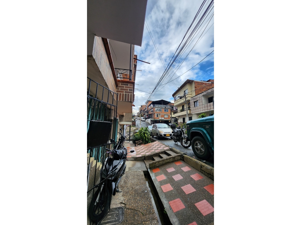 Casa con Sotano + Local Comercial en Venta Campo Valdes Medellin — foto 5
