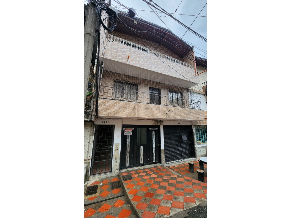 Casa con Sotano + Local Comercial en Venta Campo Valdes Medellin — foto 4