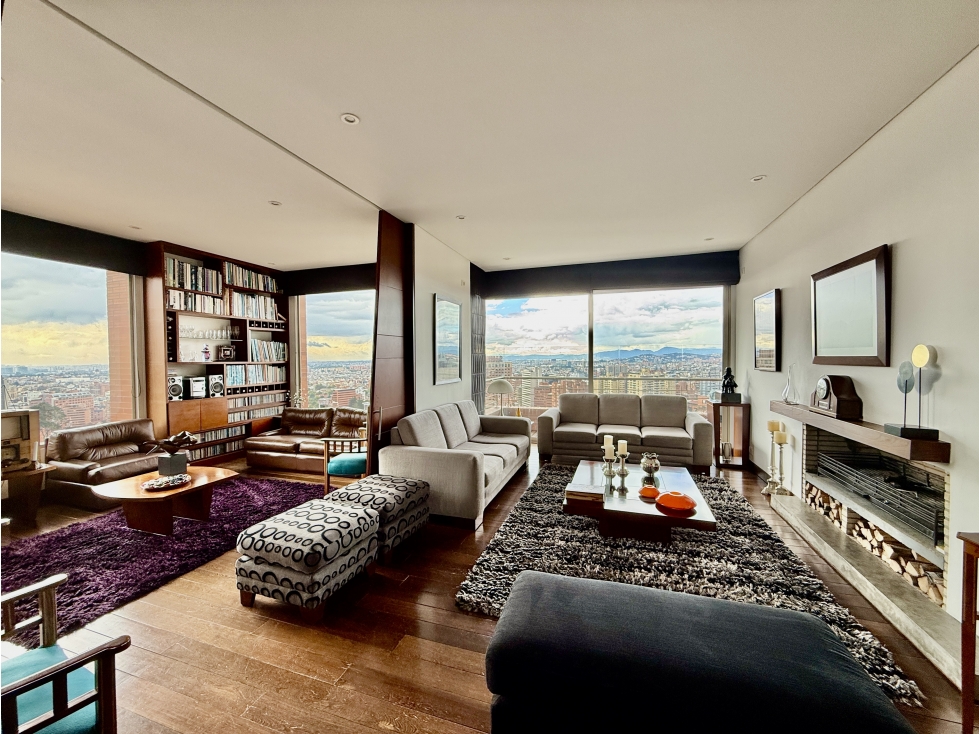 Venta Apartamento con Balcón y Vista Panorámica en Rosales — foto 2