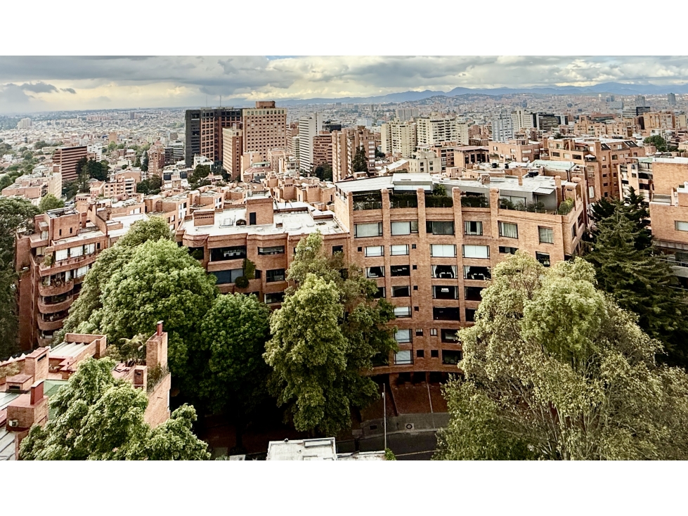 Venta Apartamento con Balcón y Vista Panorámica en Rosales