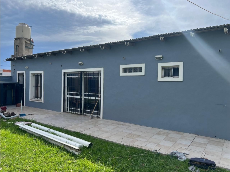 Chalet 4 y 2 ambientes en Venta - 2