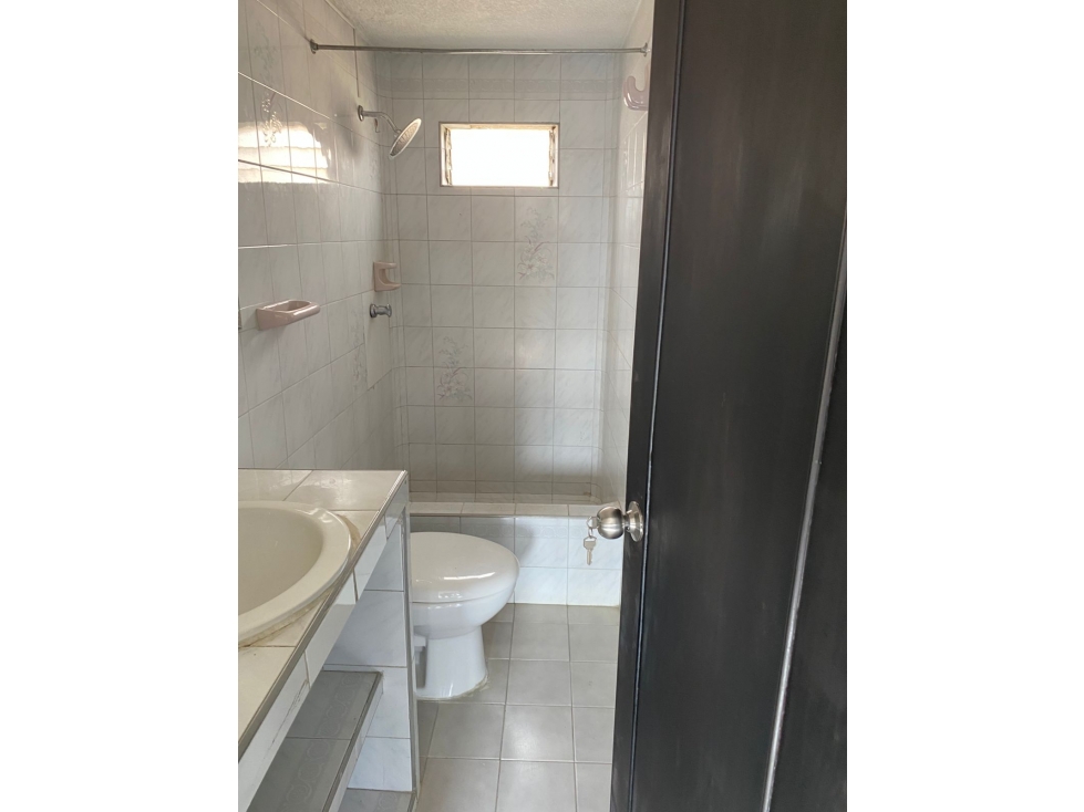 Venta apartamento en cañaverales 5to piso R.C 10112066 — foto 4