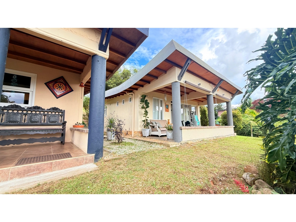 CASA CAMPESTRE EN VENTA EN UNIDAD CERRADA - GUARNE