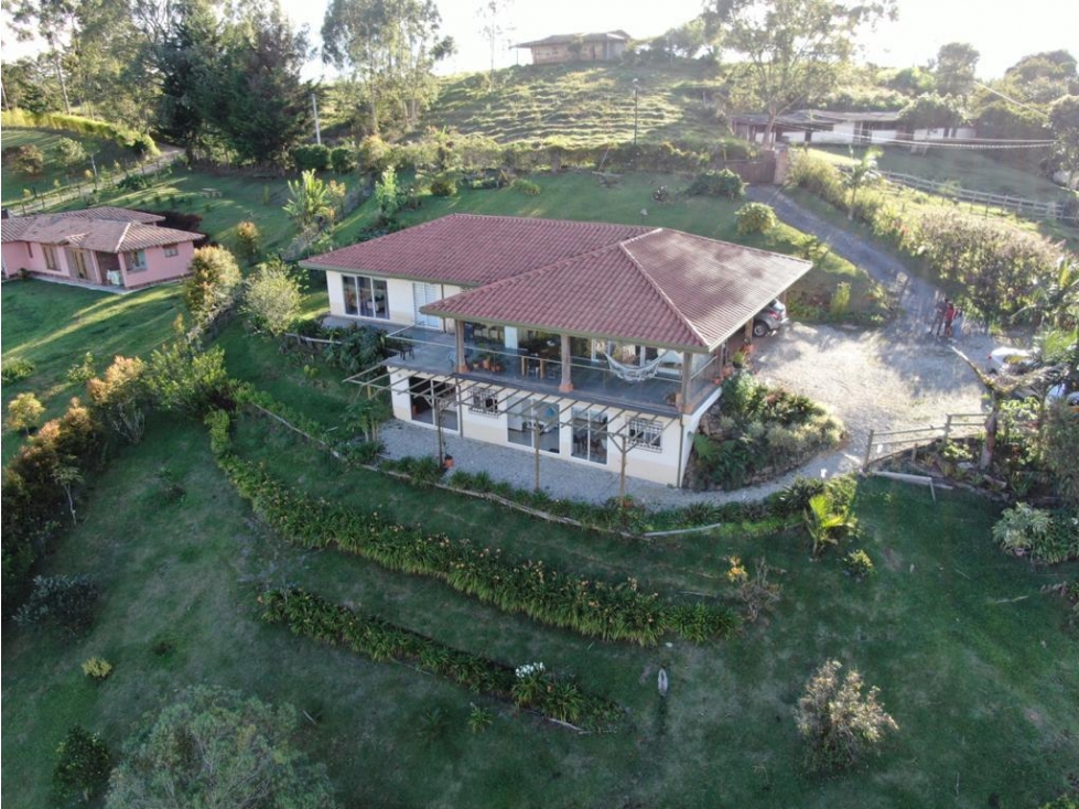CASA CAMPESTRE EN VENTA EN EL CARMEN DE VIBORAL