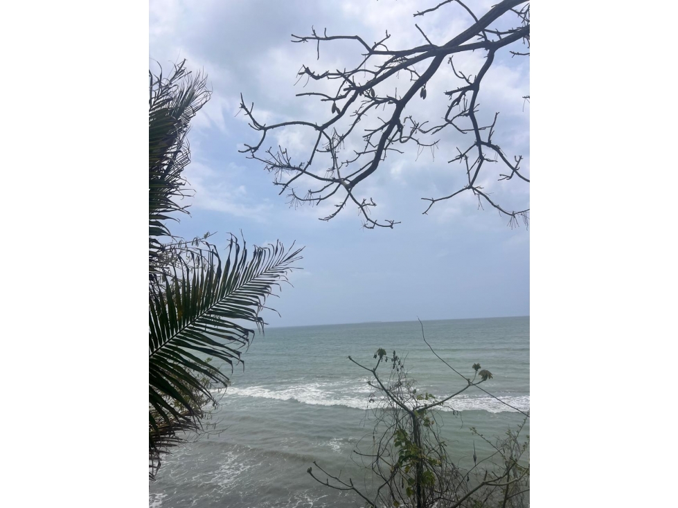 LOTE A LA VENTA EN PUERTO ESCONDIDO - FRENTE A LA PLAYA - 2