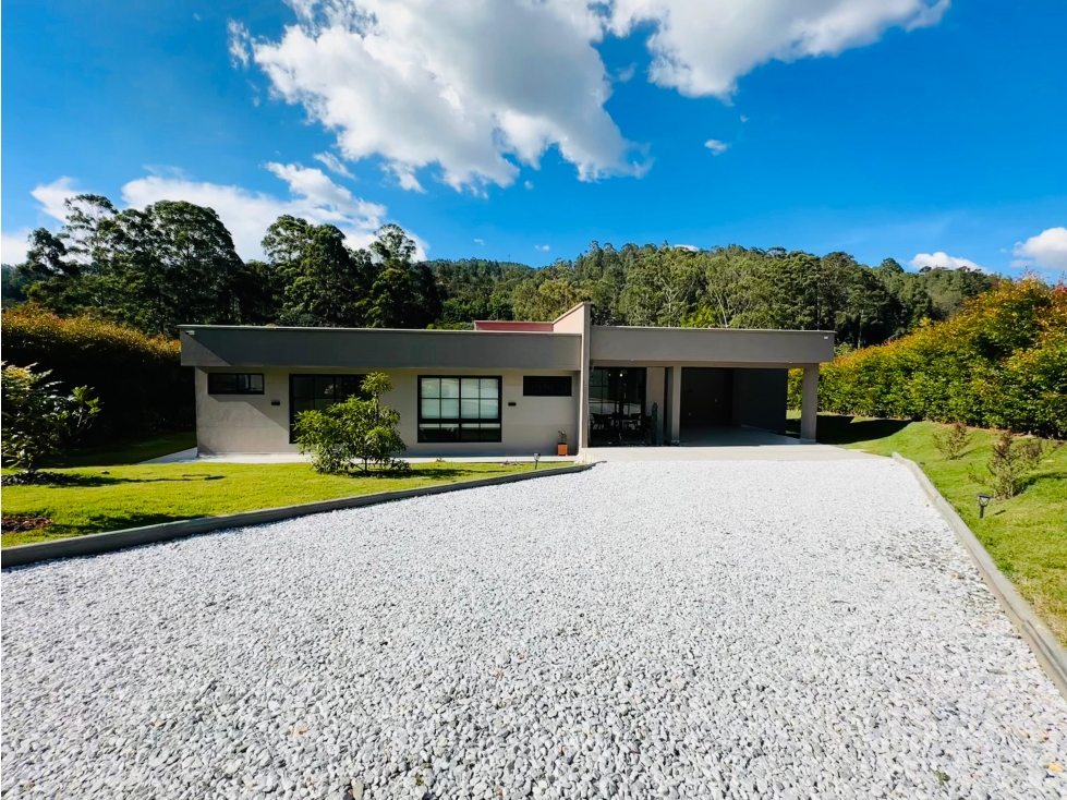 CASA CAMPESTRE EN VENTA VÍA LLANOGRANDE - EL RETIRO - PARCELACIÓN