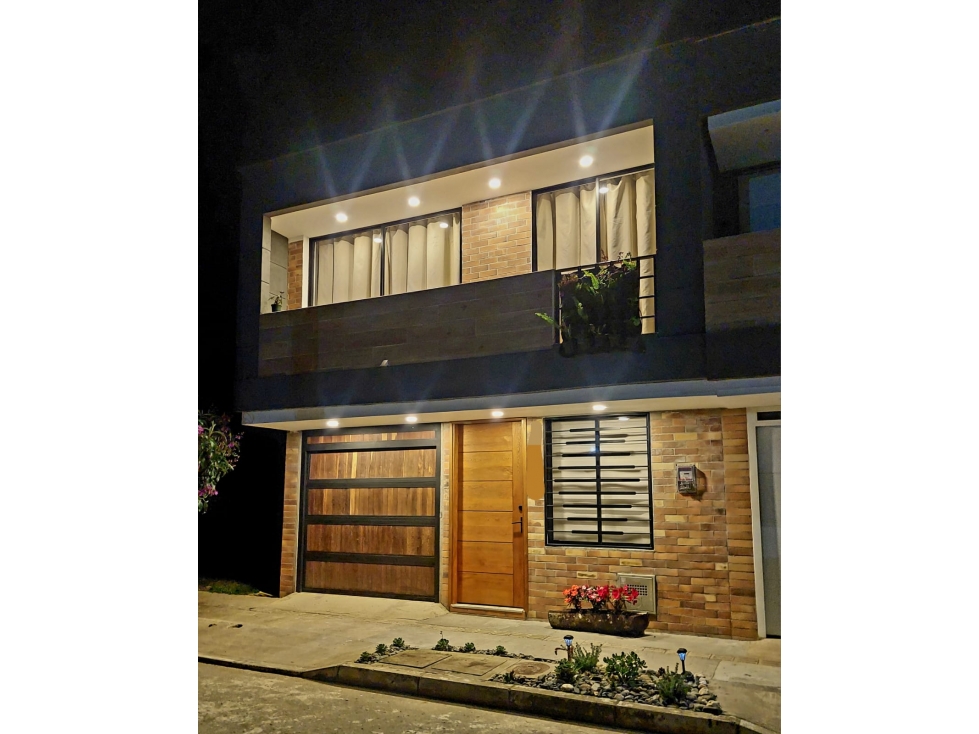 CASA EN VENTA EN LA CEJA - UNIDAD ABIERTA - CERCA AL VIVA