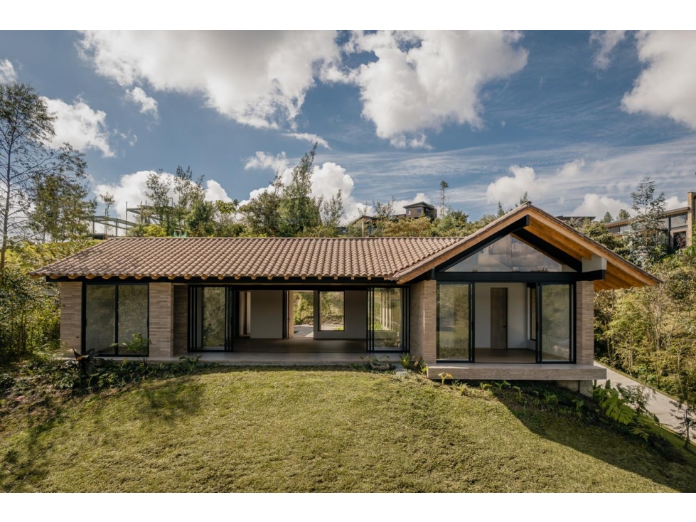 CASA CAMPESTRE EN VENTA EN EXCLUSIVA PARCELACIÓN DE EL RETIRO