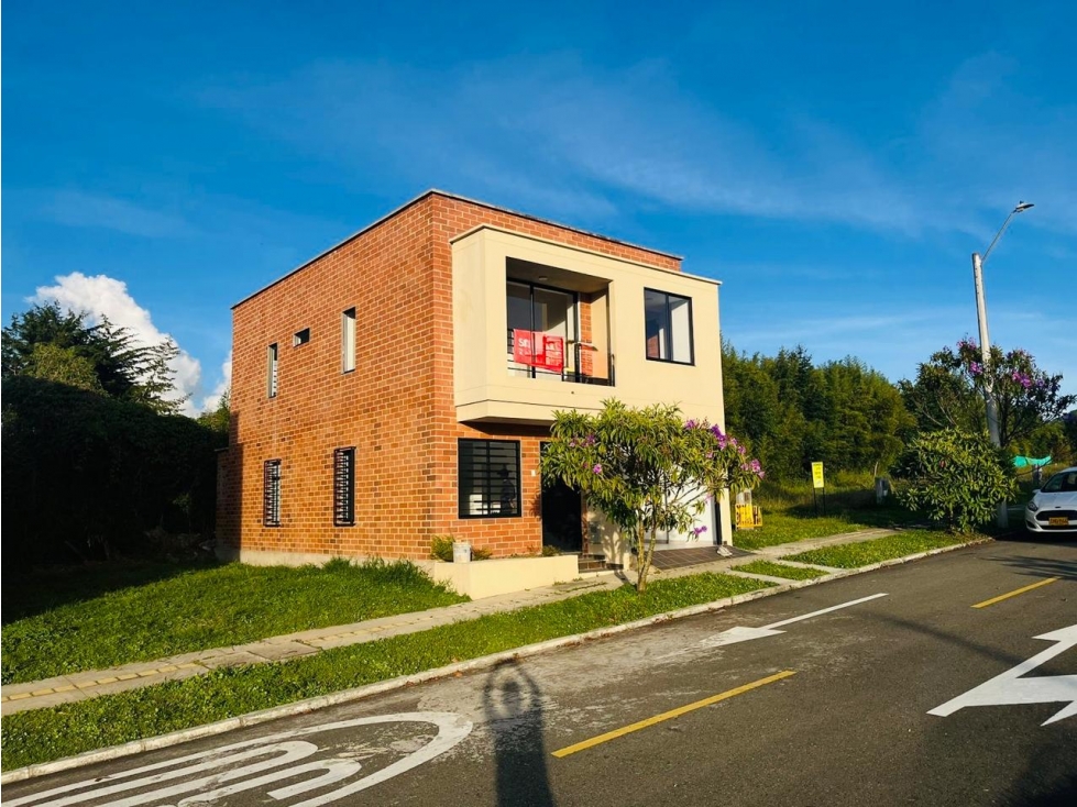 CASA EN VENTA EN EL CARMEN DE VIBORAL - PARA ESTRENAR