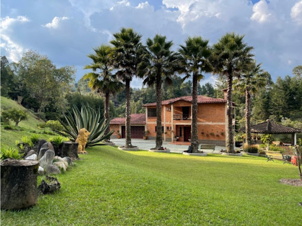 CASA CAMPESTRE EN VENTA - A 5 MINUTOS DEL AEROPUERTO - UNIDAD CERRADA
