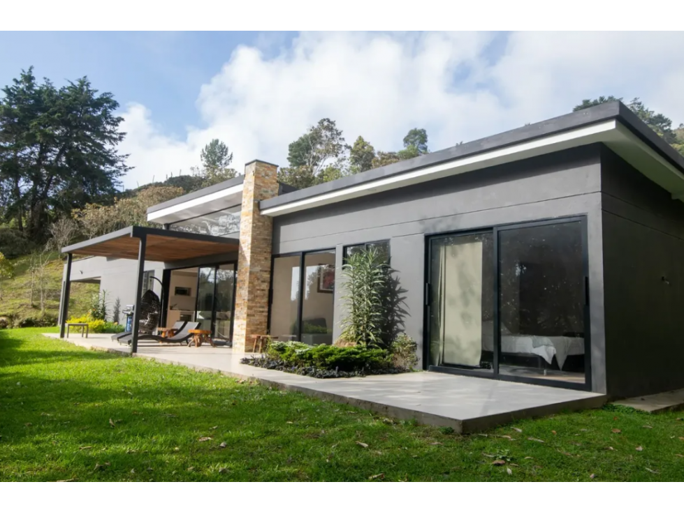 VENTA DE HERMOSA FINCA EN RIONEGRO CERCA AL TUNEL DE ORIENTE