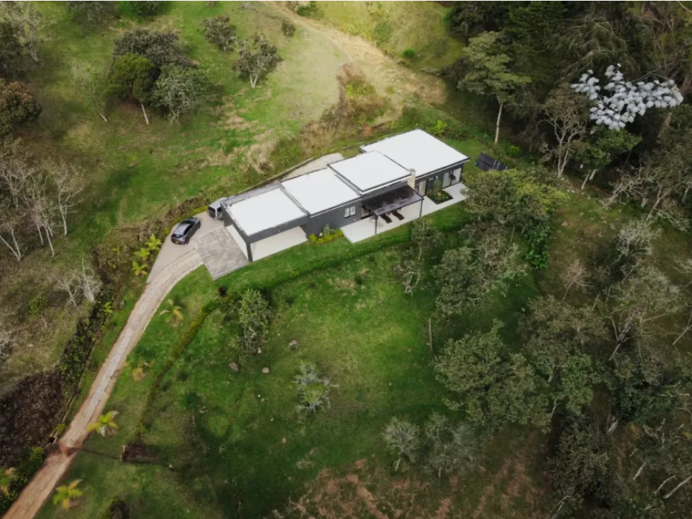 VENTA DE HERMOSA FINCA EN RIONEGRO CERCA AL TUNEL DE ORIENTE — foto 5
