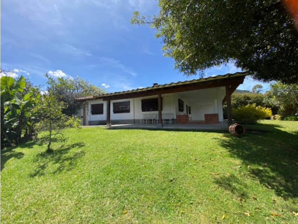 CASA CAMPESTRE EN VENTA EN RIONEGRO - EL CAPIRO