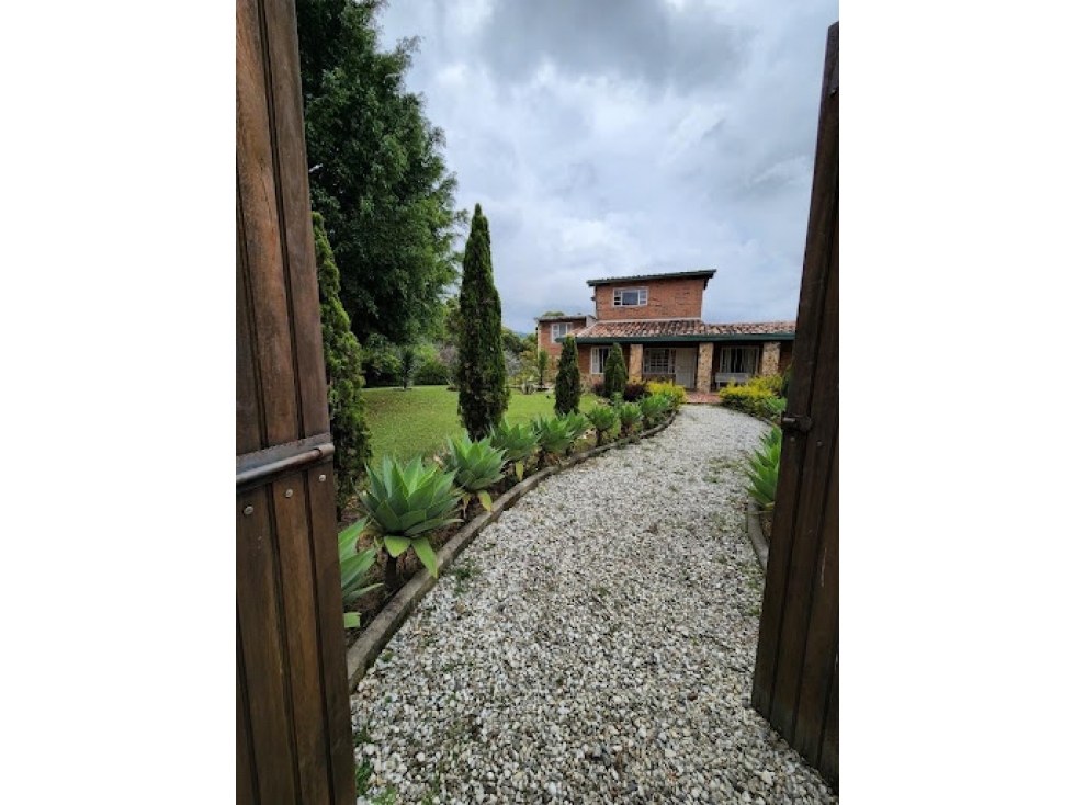 CASA CAMPESTRE EN VENTA EN GUARNE - A 10 MINUTOS DEL AEROPUERTO
