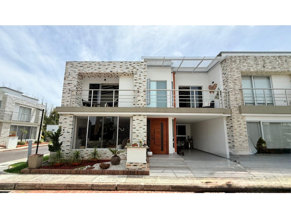 CASA HERMOSA EN VENTA EN LA CEJA - UNIDAD CERRADA