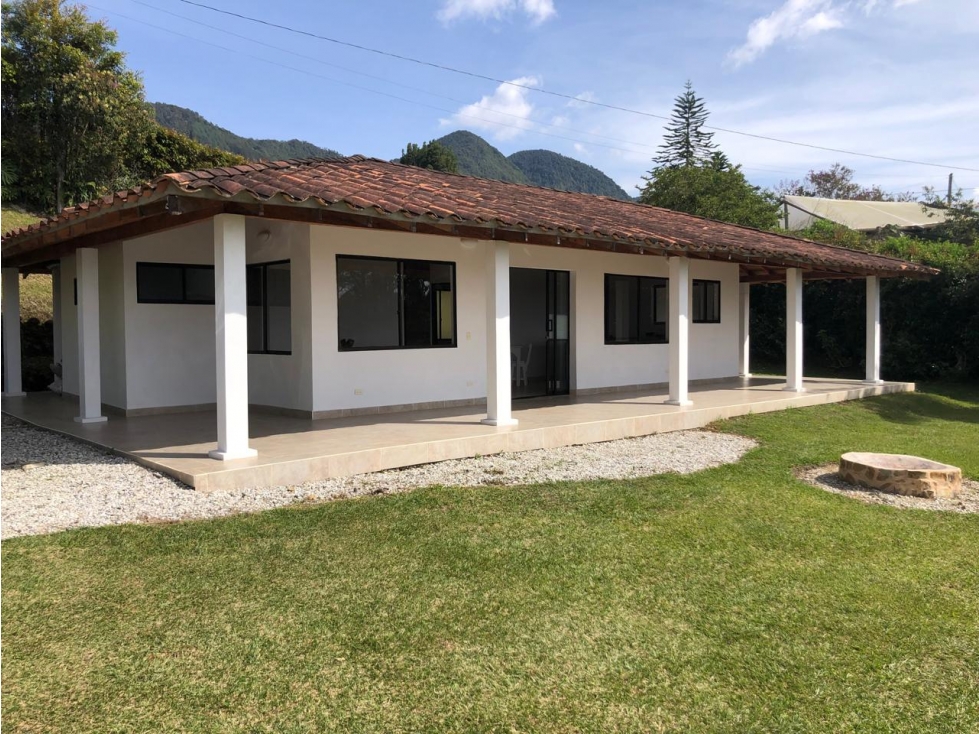 CASA CAMPESTRE EN VENTA - VÍA EL CANADÁ AL CARMEN DE VIBORAL